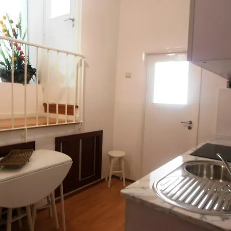 Apartment E River Views - 2 Bedrooms *